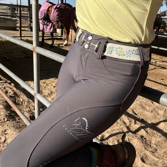 Daisy flower 1.5” Equestrian horse Snaffle Bit Belt Elastic… - Picture 2 of 7